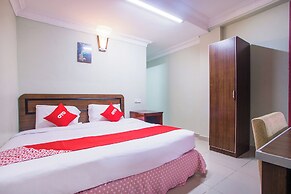 Super OYO 89363 Casavilla Hotel