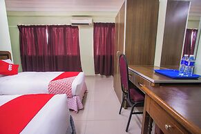 Super OYO 89363 Casavilla Hotel