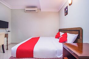 Super OYO 89363 Casavilla Hotel