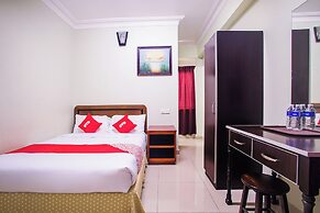 Super OYO 89363 Casavilla Hotel