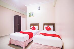 Super OYO 89363 Casavilla Hotel