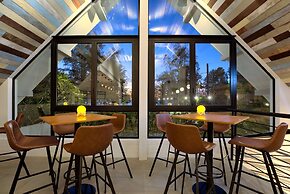 OUTRIGGER Surin Beach Resort