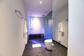 OUTRIGGER Surin Beach Resort