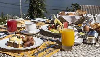 Hill Rise Luxury Villa & Stables by Edwards Collection