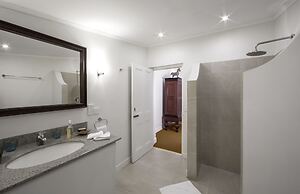 Hill Rise Luxury Villa & Stables by Edwards Collection