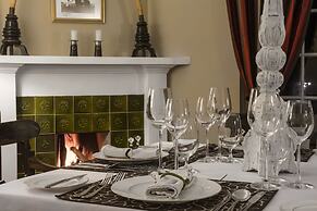 Hill Rise Luxury Villa & Stables by Edwards Collection