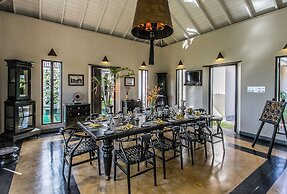 Villa Mayurana By Edwards Collection