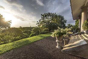 Villa Mayurana By Edwards Collection