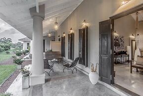 Villa Mayurana By Edwards Collection