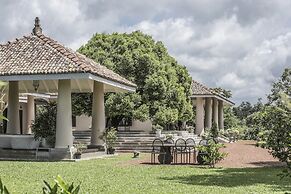 Villa Mayurana By Edwards Collection