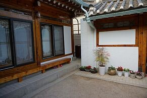 Go Woon Dang Hanok Guest House