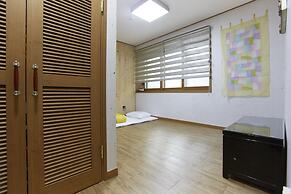 Go Woon Dang Hanok Guest House