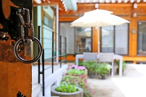 Go Woon Dang Hanok Guest House