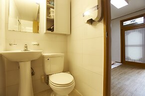Go Woon Dang Hanok Guest House