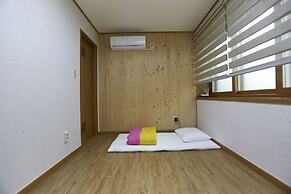 Go Woon Dang Hanok Guest House