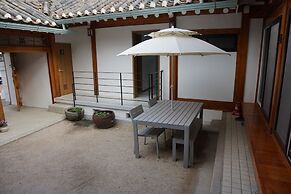 Go Woon Dang Hanok Guest House