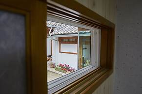 Go Woon Dang Hanok Guest House