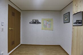 Go Woon Dang Hanok Guest House