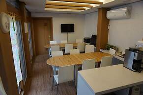 Go Woon Dang Hanok Guest House