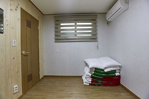 Go Woon Dang Hanok Guest House