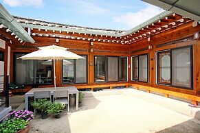 Go Woon Dang Hanok Guest House