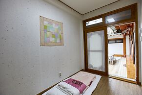 Go Woon Dang Hanok Guest House