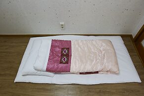 Go Woon Dang Hanok Guest House