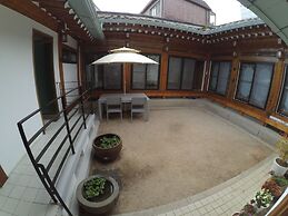 Go Woon Dang Hanok Guest House