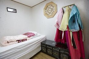 Go Woon Dang Hanok Guest House