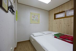 Go Woon Dang Hanok Guest House