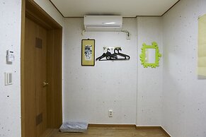 Go Woon Dang Hanok Guest House