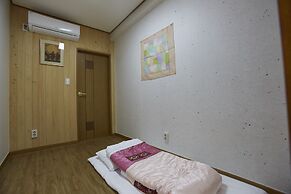 Go Woon Dang Hanok Guest House
