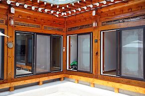 Go Woon Dang Hanok Guest House