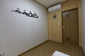 Go Woon Dang Hanok Guest House