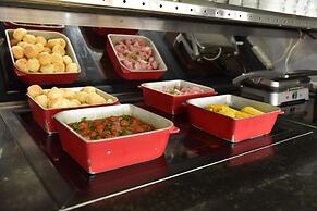 Plaza Inn Small Town Flat