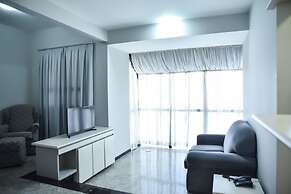 Plaza Inn Small Town Flat