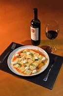 Plaza Inn Small Town Flat