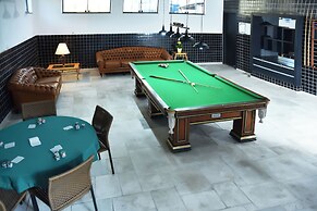 Plaza Inn Small Town Flat