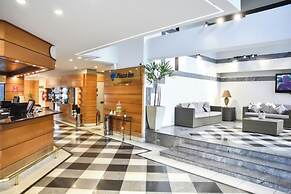 Plaza Inn Small Town Flat