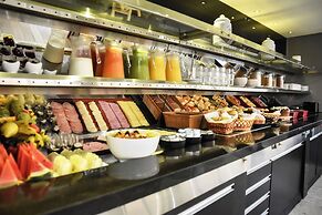 Plaza Inn Small Town Flat