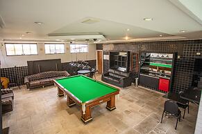 Plaza Inn Small Town Flat