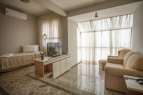 Plaza Inn Small Town Flat