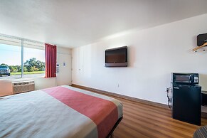 Motel 6 Connellys Springs, NC