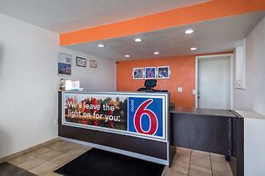 Motel 6 Connellys Springs, NC