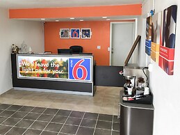 Motel 6 Connellys Springs, NC