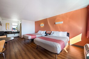 Motel 6 Connellys Springs, NC