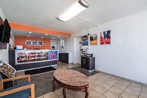 Motel 6 Connellys Springs, NC