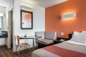 Motel 6 Connellys Springs, NC