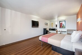 Motel 6 Connellys Springs, NC