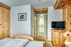 Hotel Alpenstolz